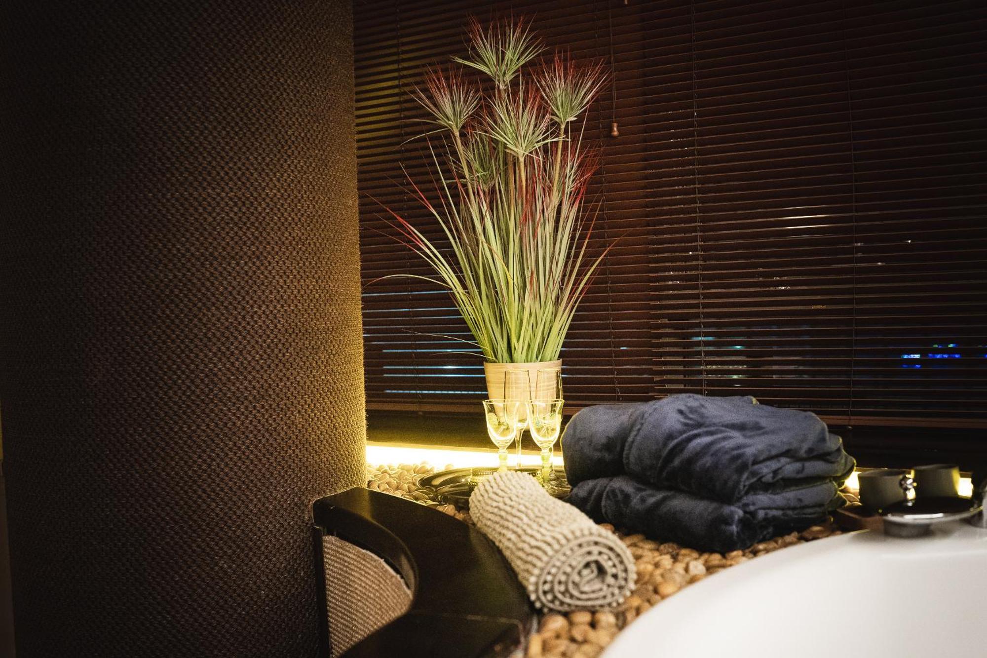 Apartments With Jaccuzi Вильнюс Экстерьер фото